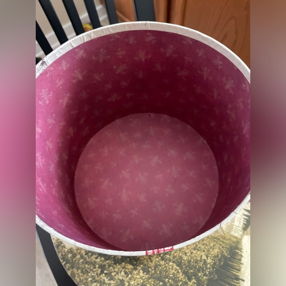 Paris themed hat box 9” diameter, 7” tall - Picture 2 of 5